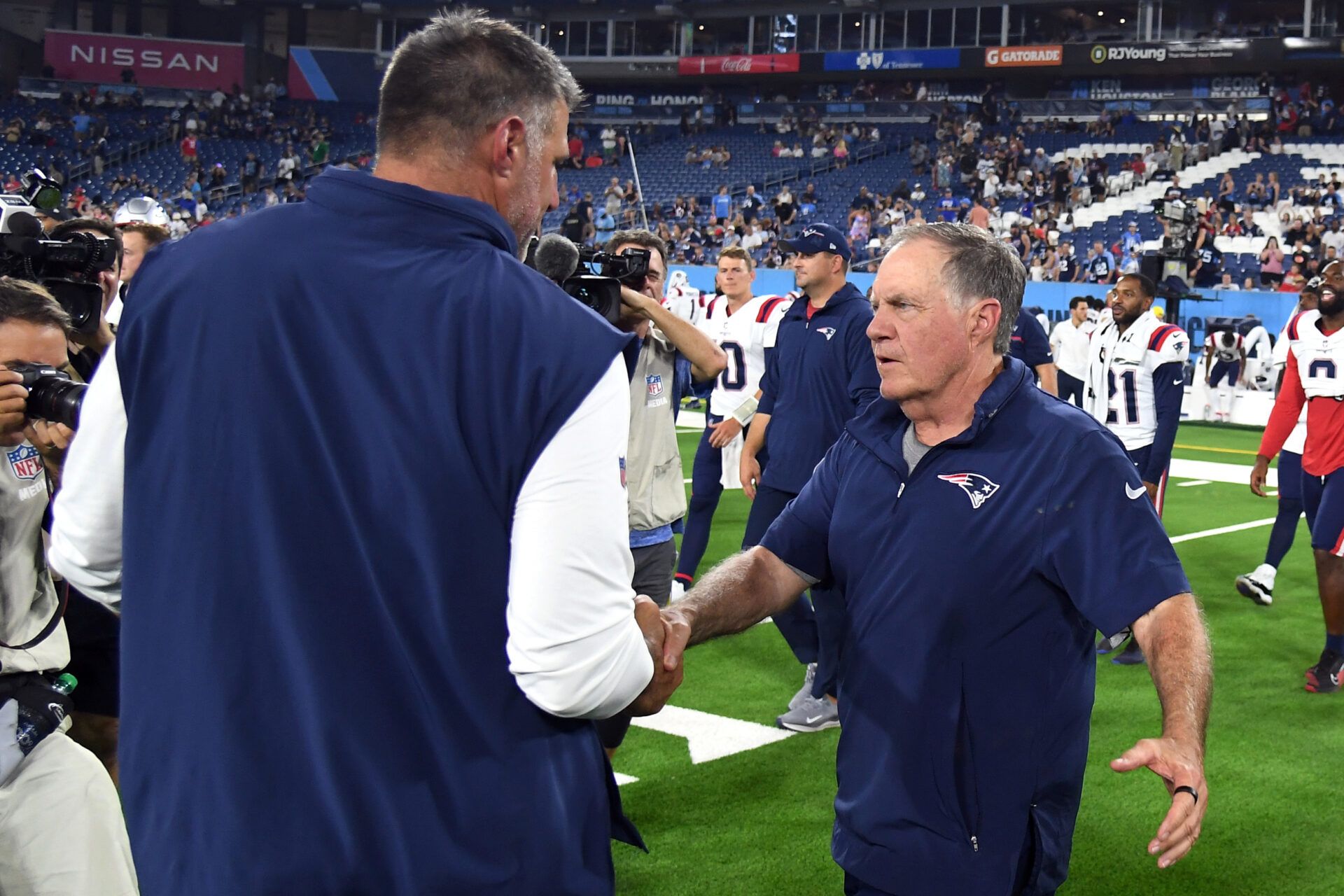 Tennessee Titans head coach Mike Vrabel shakes hands with New England Patriots head coach Bill Belichick after the game at Nissan Stadium.