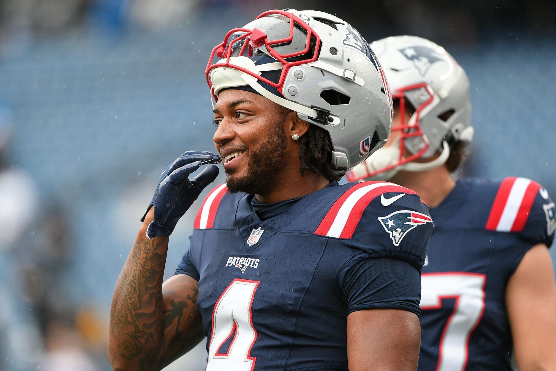 New England Patriots running back Antonio Gibson (4) practices before the game against the Las Vegas Raiders at Gillette Stadium.