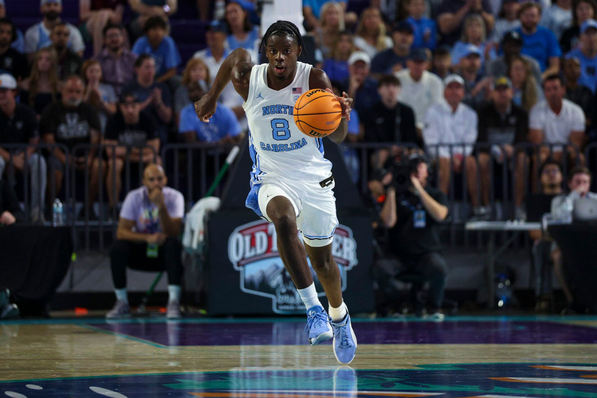 North Carolina Tar Heels forward Caleb Wilson (8) controls the ball against the St. Bonaventure Bonnies in the first half at Suncoast Credit Union Arena.