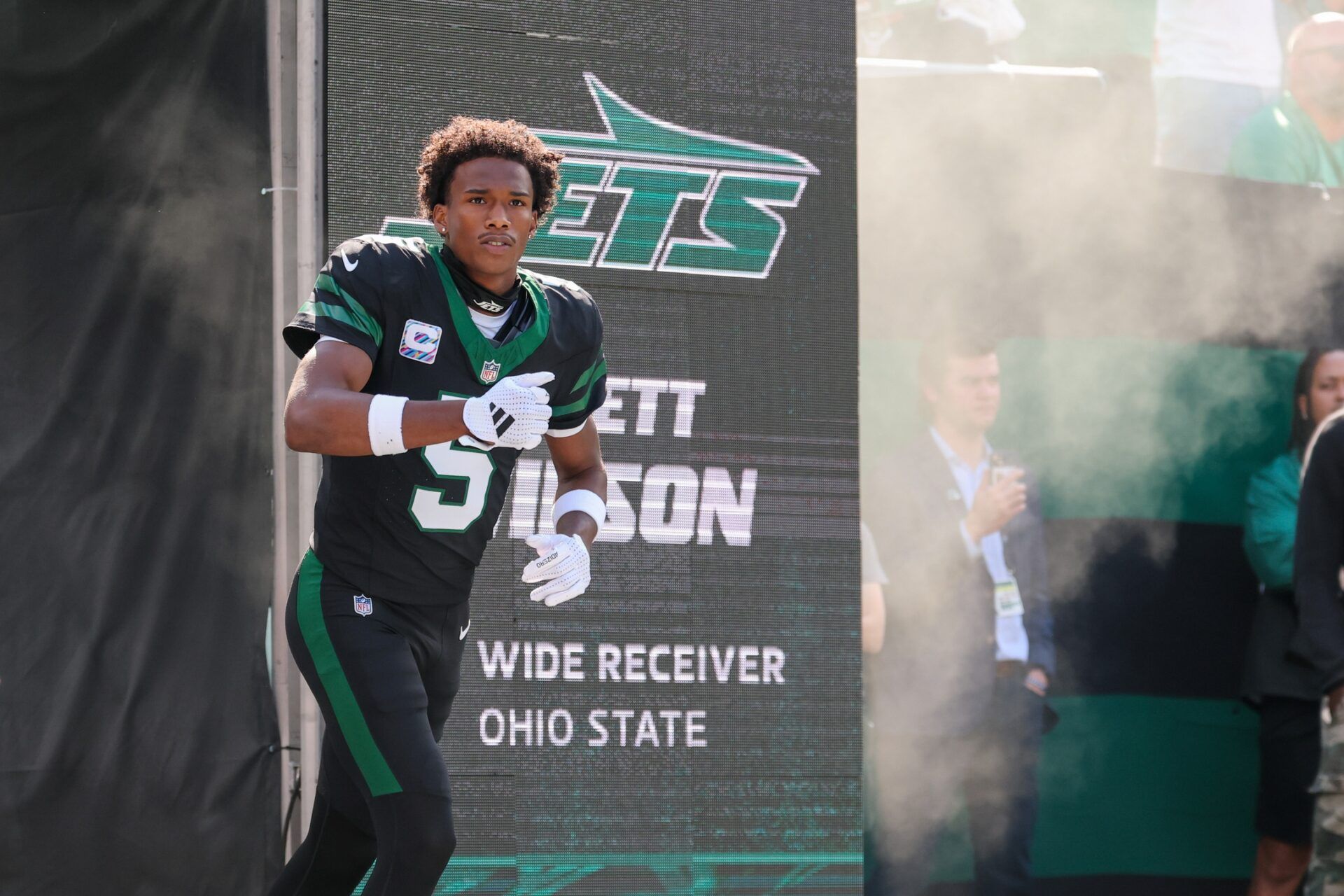 New York Jets wide receiver Garrett Wilson (5) takes the field prior to a game against the Dallas Cowboys at MetLife Stadium.