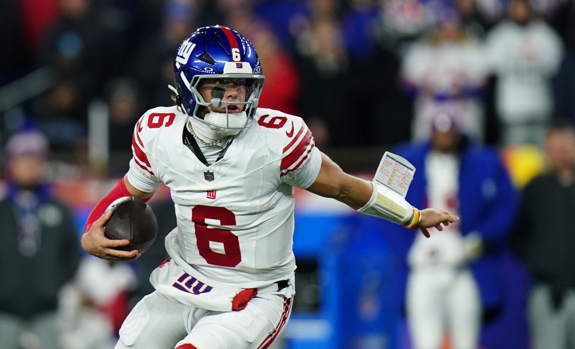 New York Giants quarterback Jaxson Dart (6) runs with the ball during the second quarter against the New England Patriots at Gillette Stadium.
