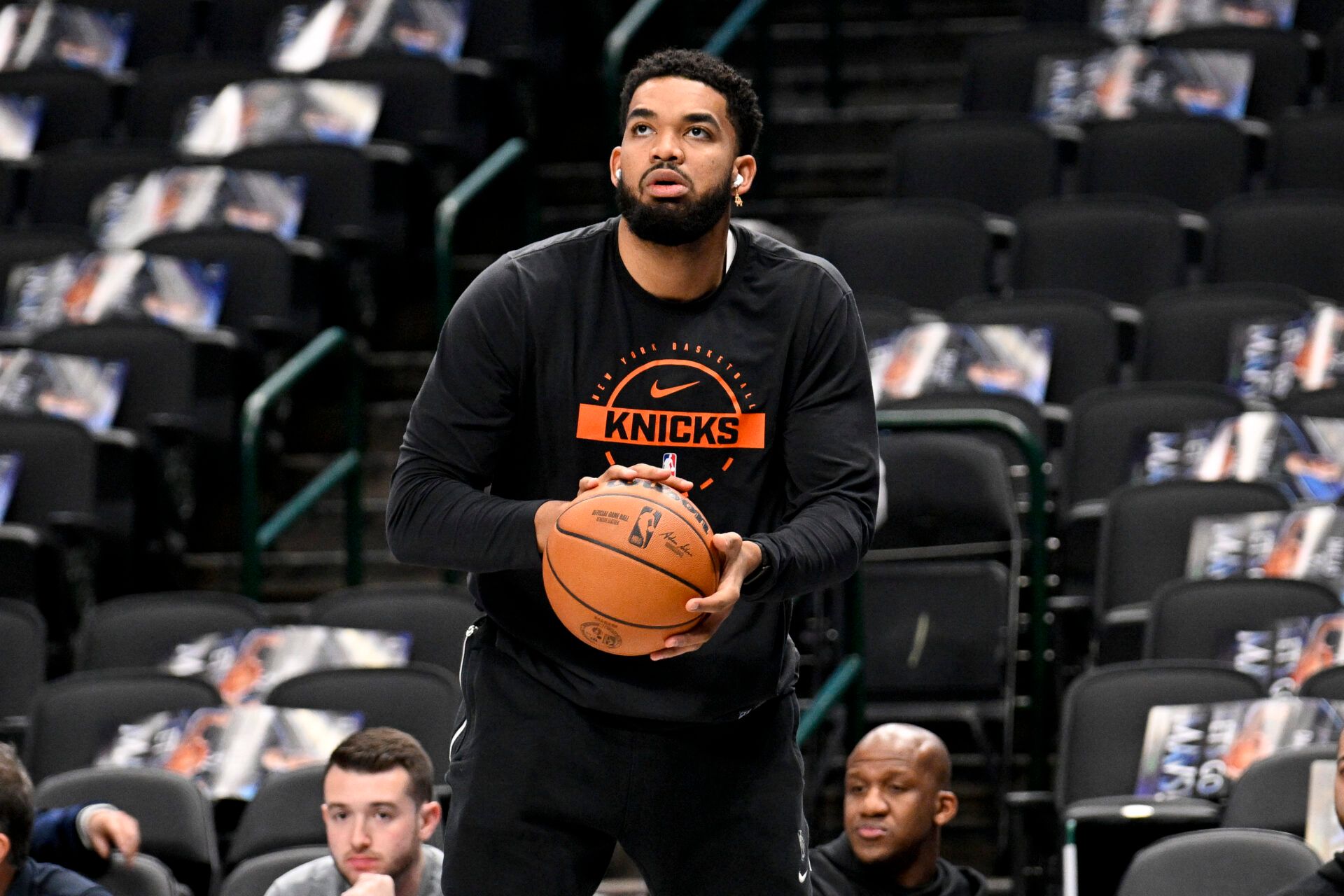 New York Knicks center Karl-Anthony Towns (32) warms up before the game against the Dallas Mavericks at the American Airlines Center.