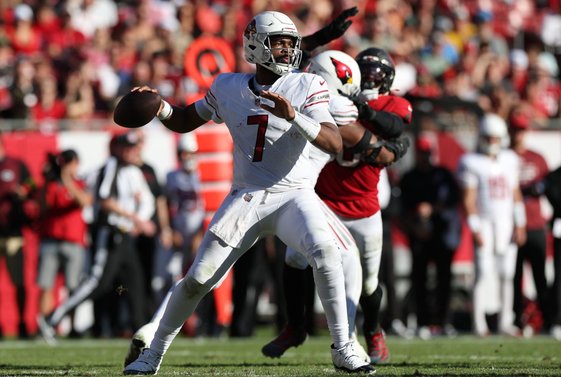Arizona Cardinals quarterback Jacoby Brissett (7) throws during the second half against the Tampa Bay Buccaneers at Raymond James Stadium.