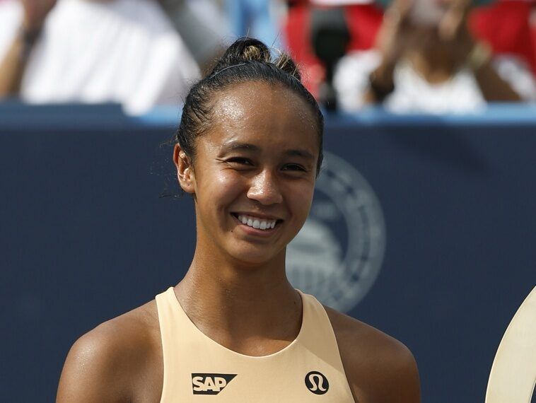 Leylah Fernandez (CAN) celebrates with the championship trophy after her match against Anna Kalinskaya (not pictured) in the women's singles final of the Mubadala Citi DC Open at Rock Creek Park Tennis Center.