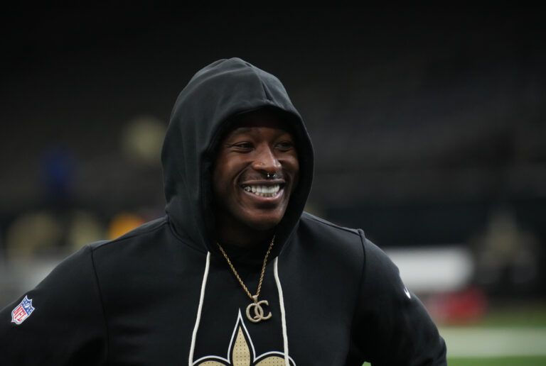 New Orleans Saints running back Alvin Kamara (41) warms up before a game against the Tampa Bay Buccaneers at Caesars Superdome.