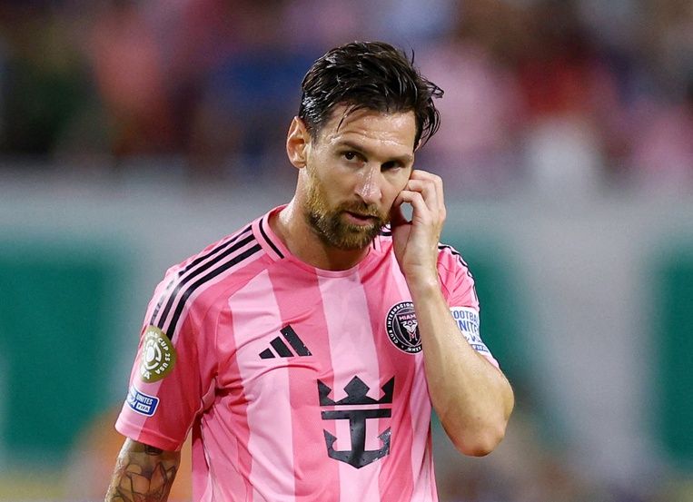 [Subscription Customers Only] Jun 23, 2025; Miami Gardens, Florida, USA; Inter Miami CF forward Lionel Messi (10) reacts during the first half of a group stage match of the 2025 FIFA Club World Cup against SE Palmeiras at Hard Rock Stadium.
