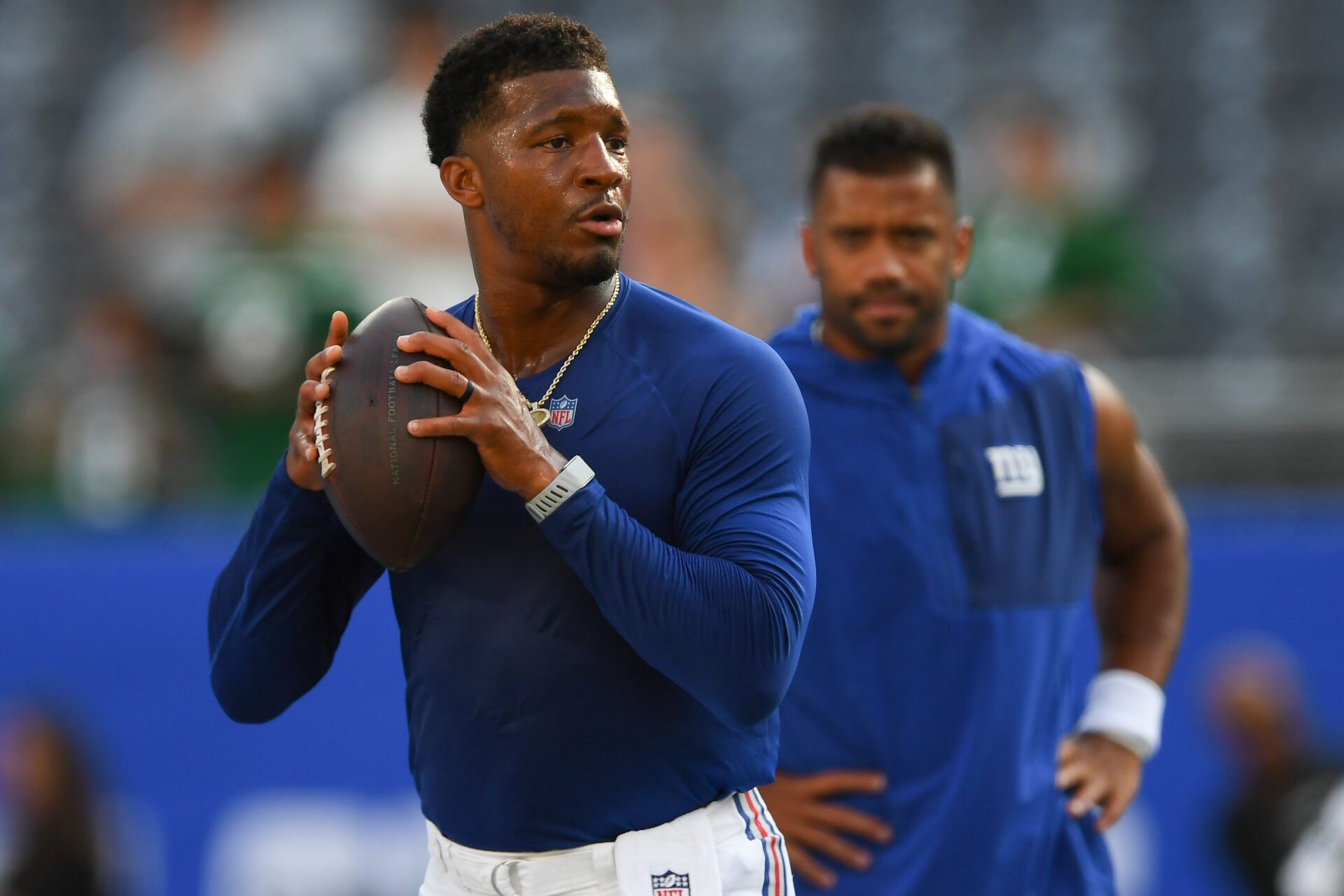 New York Giants quarterback Jameis Winston (left) warms up as quarterback Russell Wilson (right) looks on prior to the game against the New York Jets at MetLife Stadium.