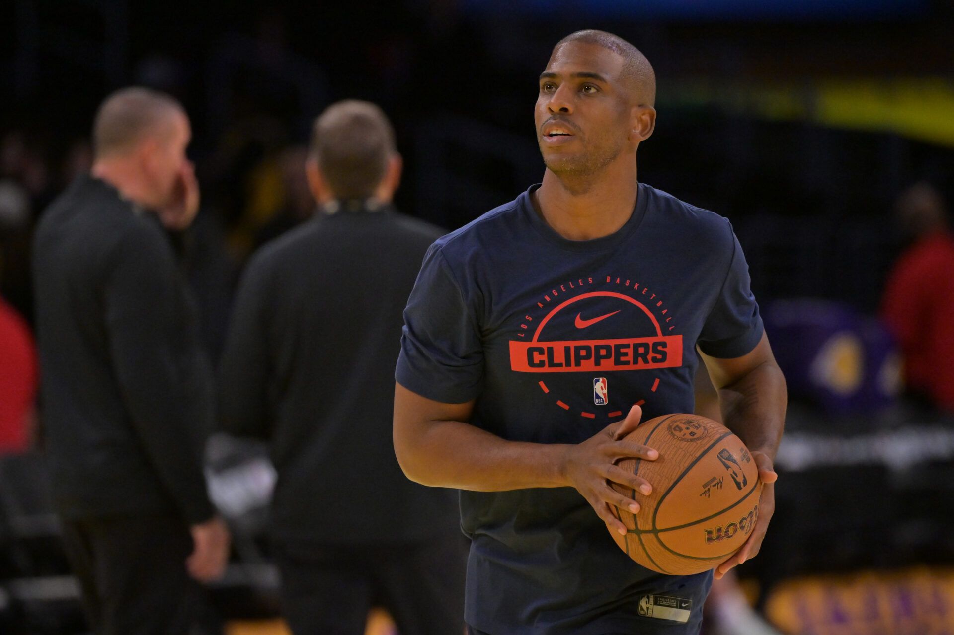 Los Angeles Clippers guard Chris Paul (3) warms up prior to the game against the Los Angeles Lakers at Crypto.com Arena.
