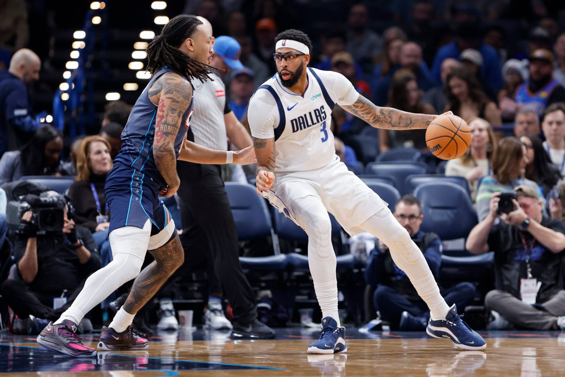 Dallas Mavericks forward Anthony Davis (3) drives against Oklahoma City Thunder forward Jaylin Williams (6) during the second half at Paycom Center.