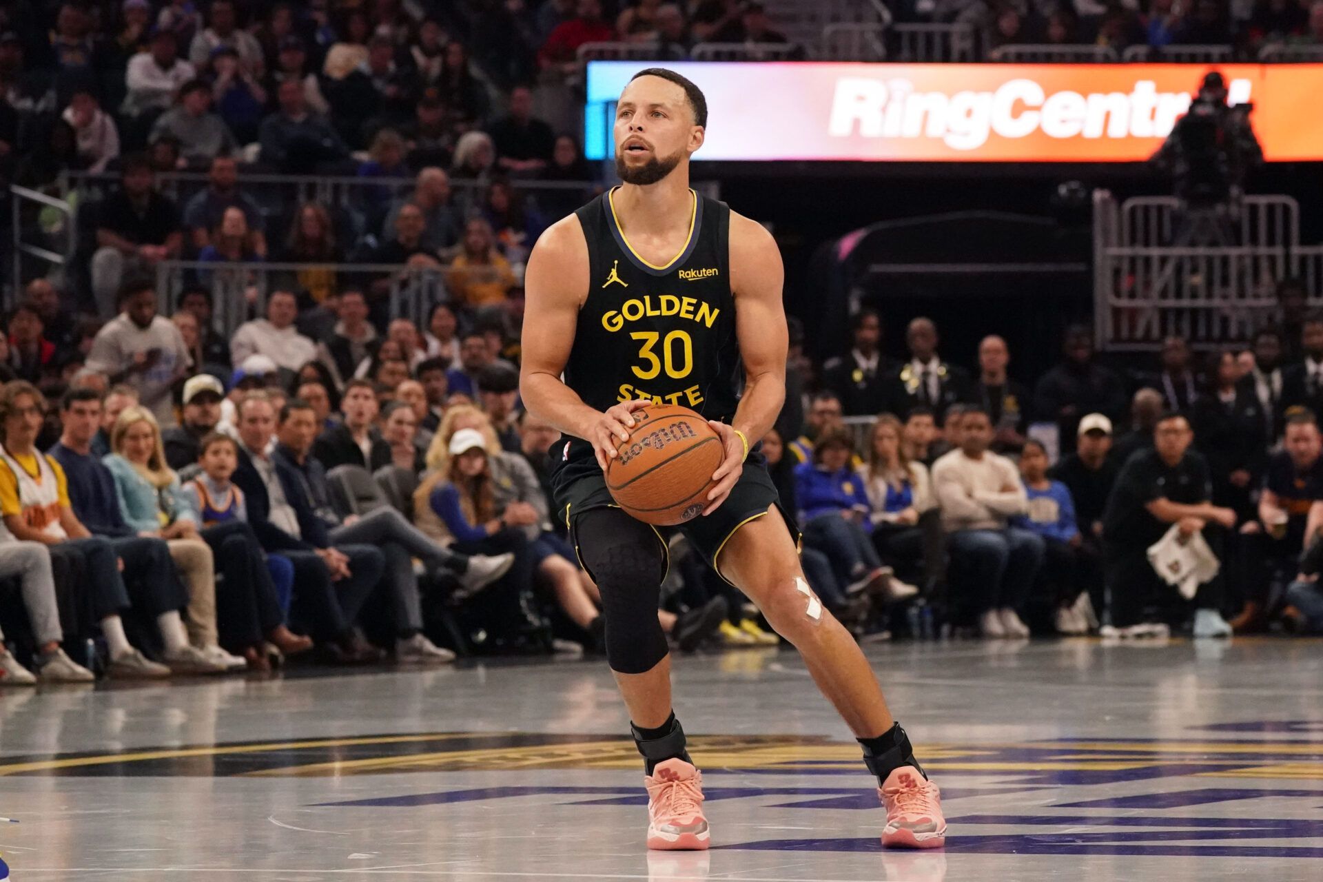 Golden State Warriors guard Stephen Curry (30) shoots a three-pointer against the Houston Rockets in the second quarter at Chase Center.