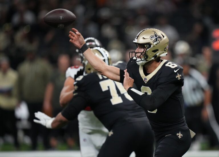 New Orleans Saints quarterback Tyler Shough (6) throws downfield during the fourth quarter against the Tampa Bay Buccaneers at Caesars Superdome.