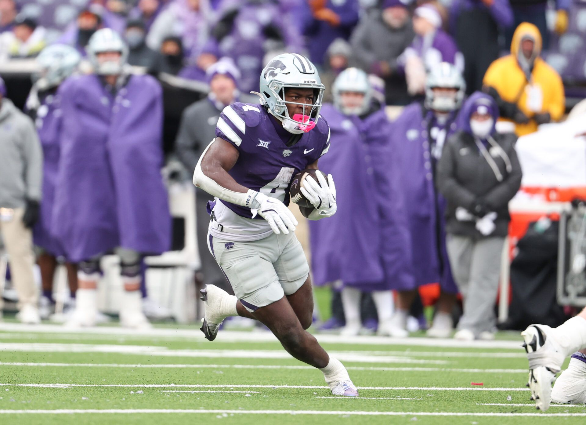 Kansas State Wildcats running back Joe Jackson (4) runs during the fourth against the Colorado Buffaloes at Bill Snyder Family Football Stadium.