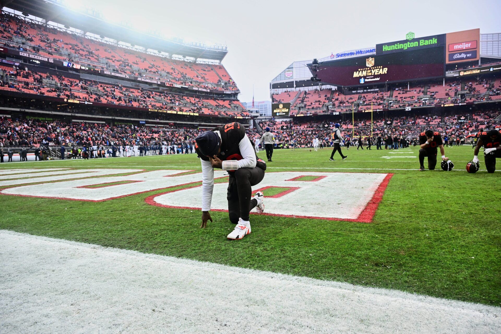 Cleveland Browns quarterback Shedeur Sanders (12) kneels on the field before the game against the Tennessee Titans at Huntington Bank Field.