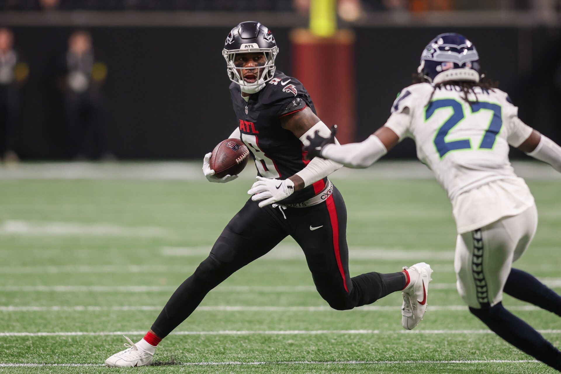 Atlanta Falcons tight end Kyle Pitts Sr. (8) runs after a catch against the Seattle Seahawks in the fourth quarter at Mercedes-Benz Stadium.