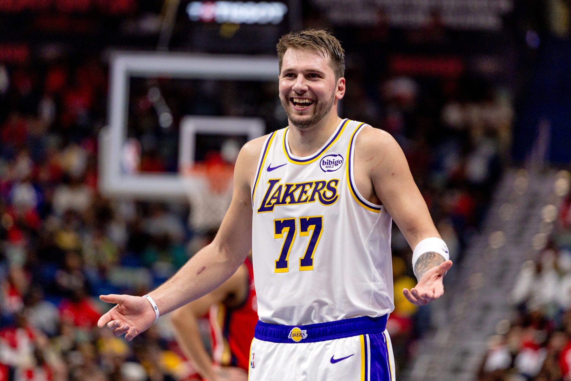 Los Angeles Lakers forward/guard Luka Dončić (77) reacts to a play against the New Orleans Pelicans during the second half at Smoothie King Center.