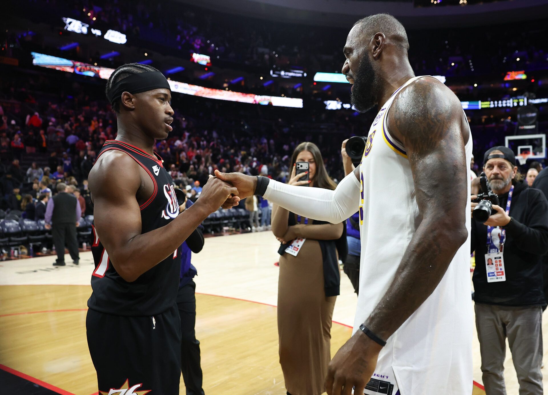 Los Angeles Lakers forward Lebron James (23) shakes hands with Philadelphia 76ers guard Vj Edgecombe (77) after the game at Xfinity Mobile Arena.