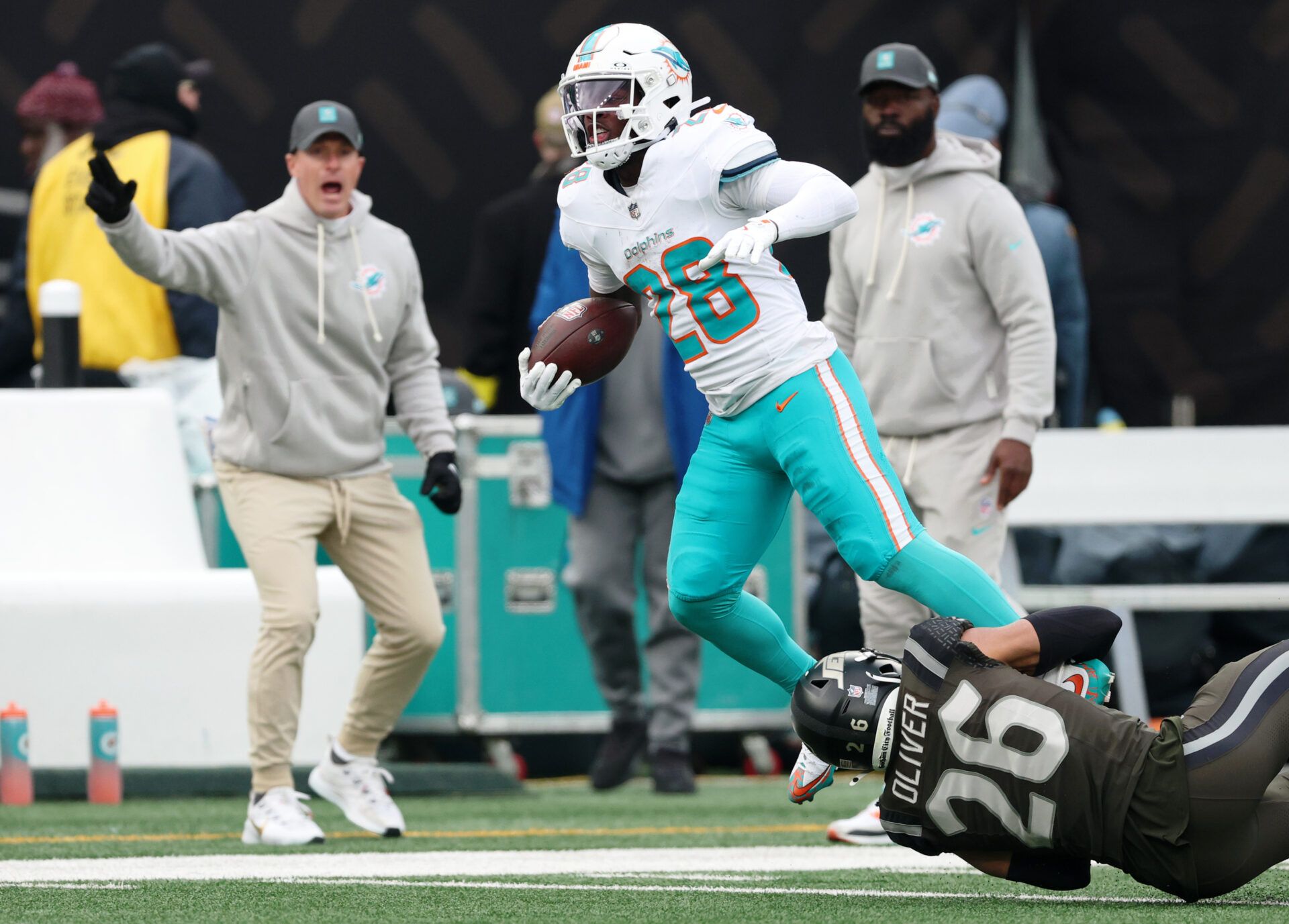 De’Von Achane Injury Update: Should Fantasy Managers Worry About the Dolphins RB?