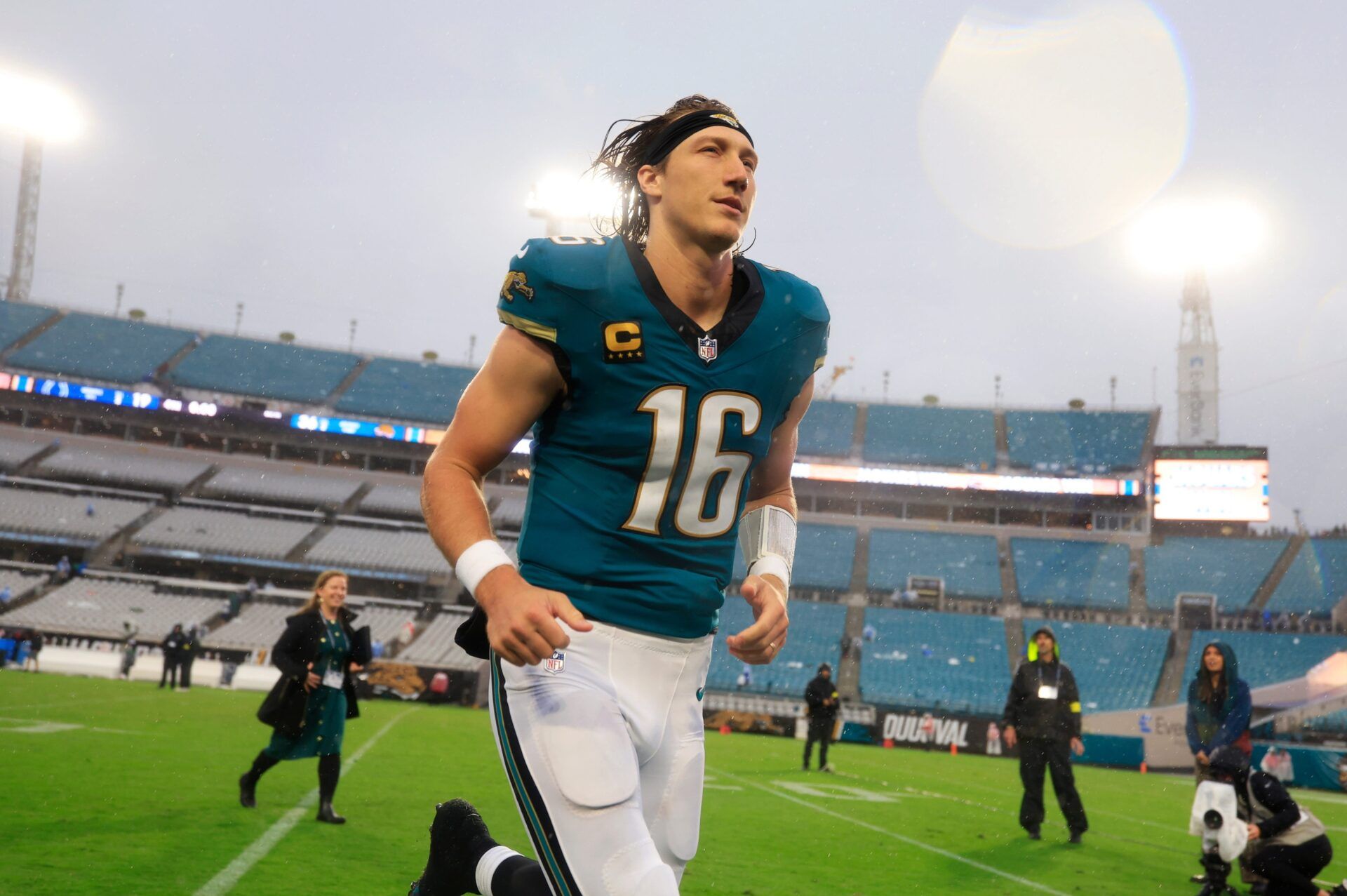 Jacksonville Jaguars quarterback Trevor Lawrence (16) runs off the field after the game of an NFL football game at EverBank Stadium, Sunday, Dec. 7, 2025, in Jacksonville, Fla. The Jaguars defeated the Colts 36-19.
