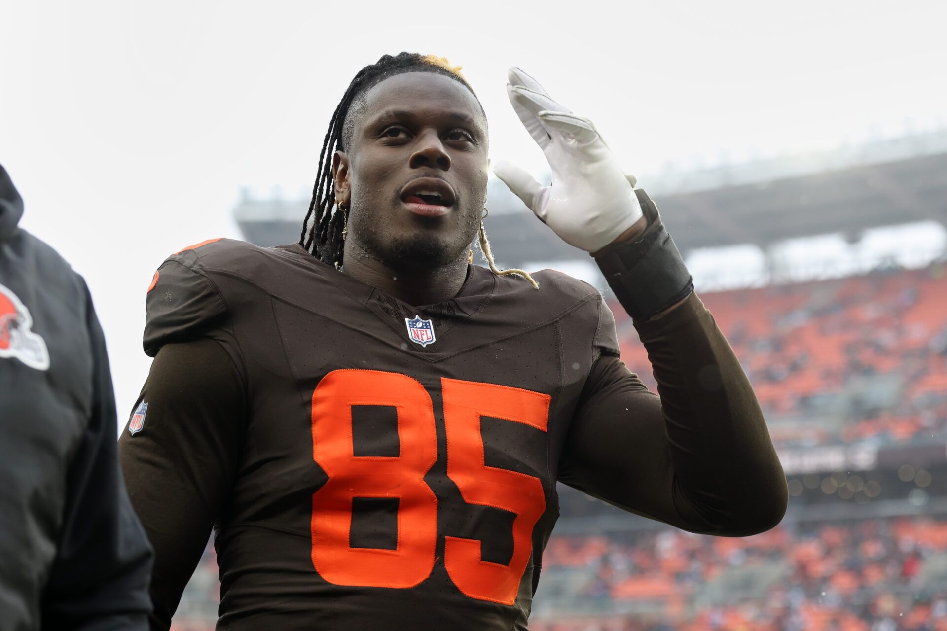 Cleveland Browns tight end David Njoku (85) walks off the field after the game against the Tennessee Titans at Huntington Bank Field.