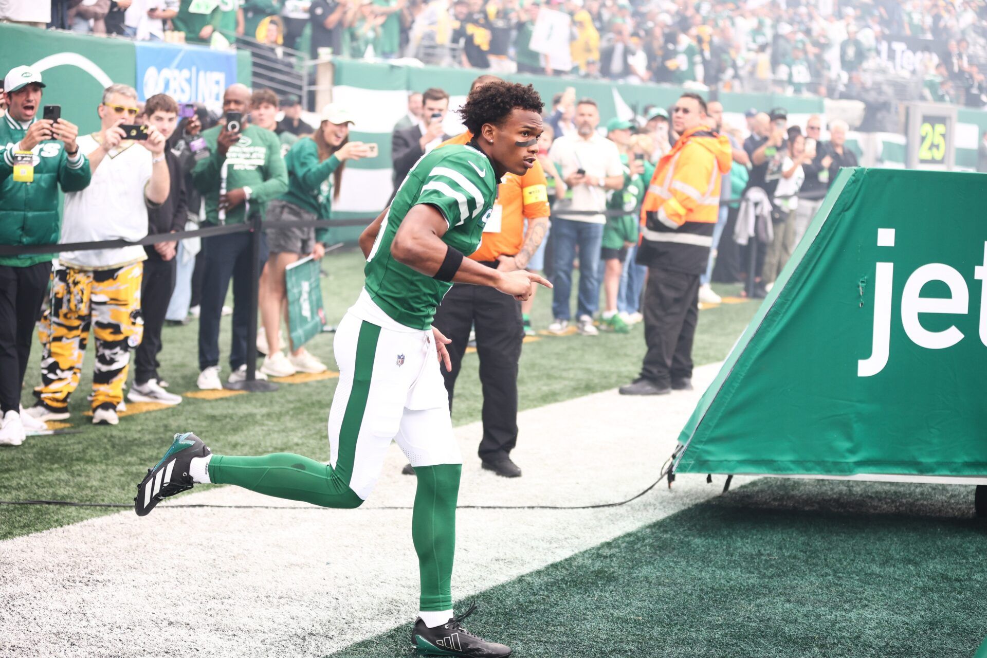 New York Jets wide receiver Garrett Wilson (5) enters the field before the game against the Pittsburgh Steelers at MetLife Stadium.