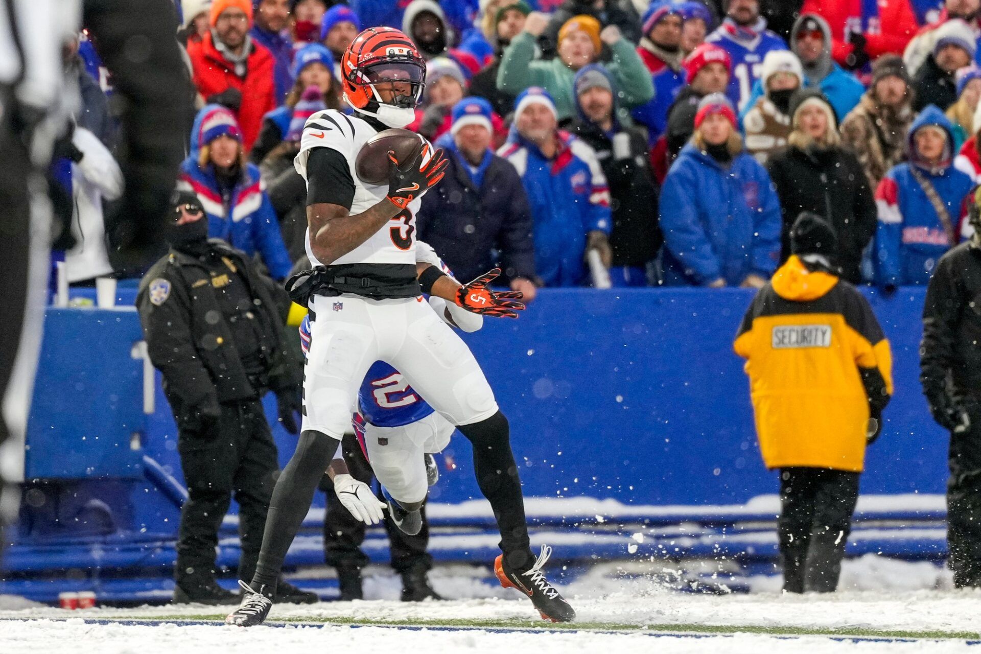 Cincinnati Bengals wide receiver Tee Higgins (5) pulls in a pass for a touchdown in the fourth quarter of the NFL Week 14 game between the Buffalo Bills and the Cincinnati Bengals at Highmark Stadium in Orchard Park, N.Y., on Sunday, Dec. 7, 2025. The Bills overcame a halftime deficit to win 39-34.