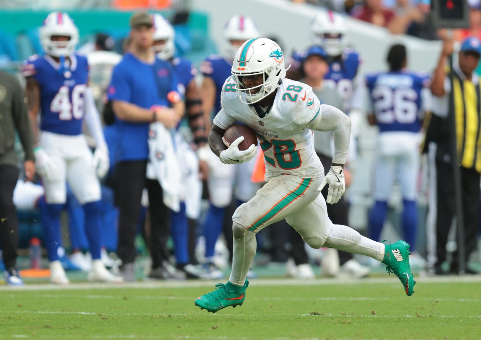 Miami Dolphins running back De'Von Achane (28) runs for a touchdown during the second half against the Buffalo Bills at Hard Rock Stadium.