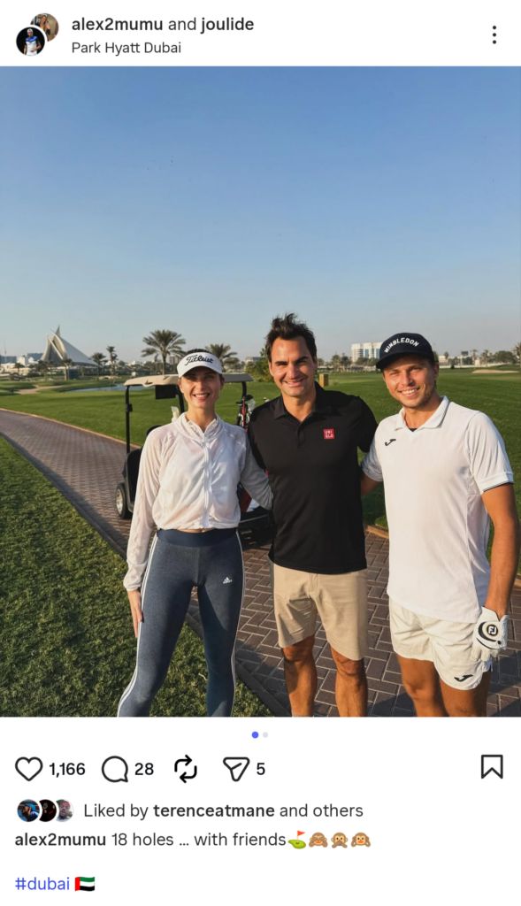 Alexandre Müller (R) pictured with Roger Federer in Dubai 