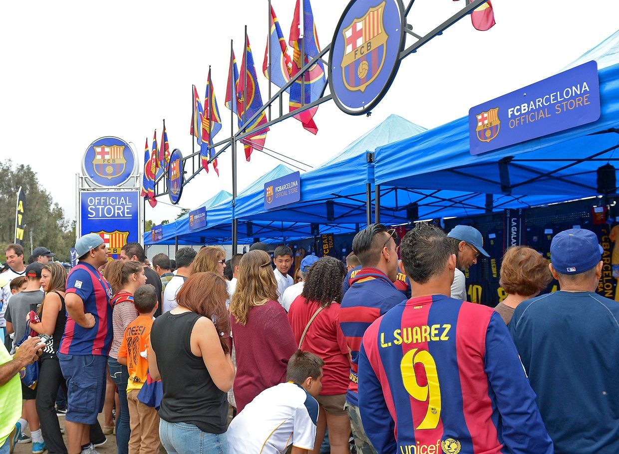 Soccer fans wait on line to purchase souvenirs before the game between the Los Angeles Galaxy and FC Barcelona at the Rose Bowl. (Image Credits: Jayne Kamin-Oncea-USA TODAY Sports)