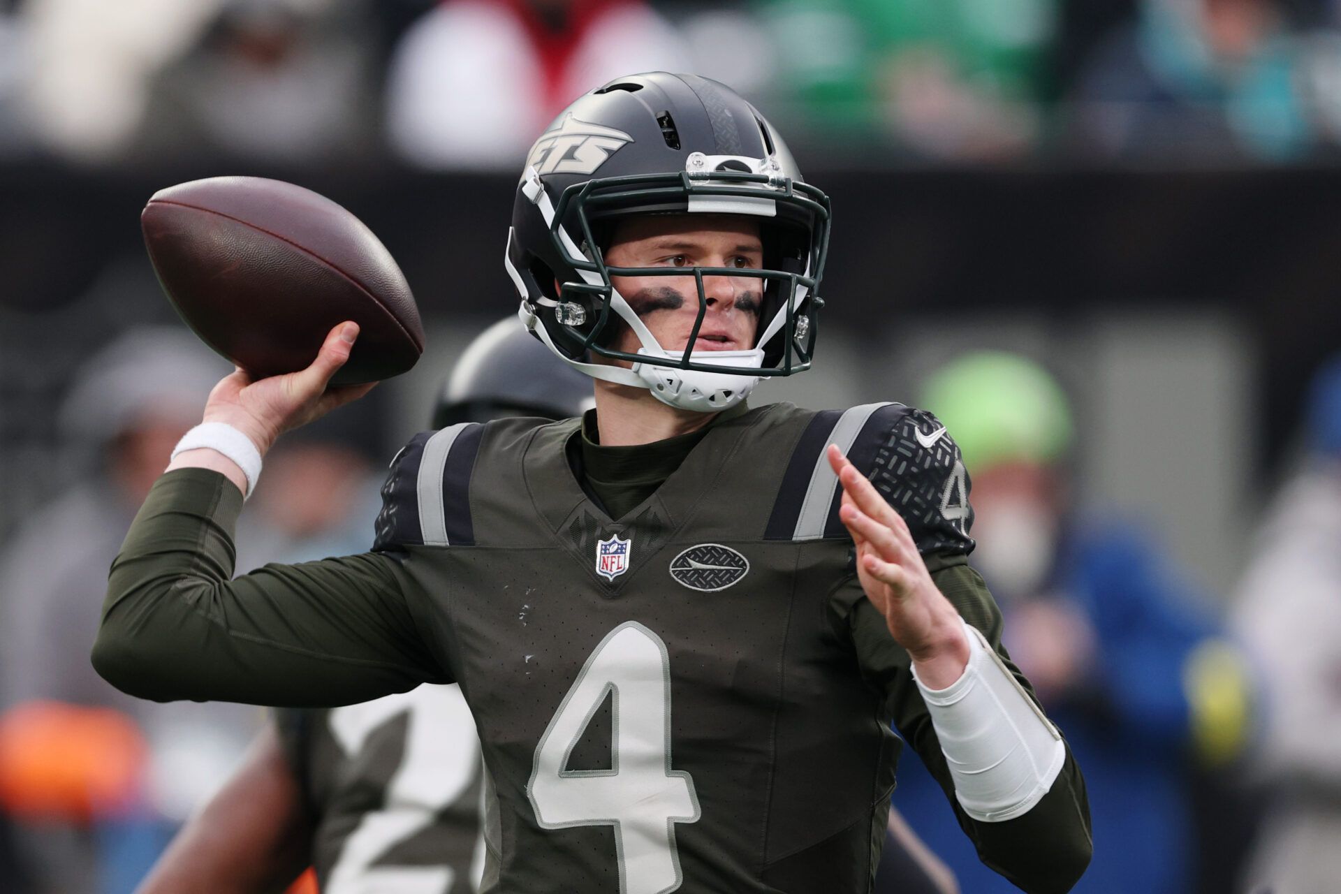 New York Jets quarterback Brady Cook (4) passes the ball against the Miami Dolphins during the second half at MetLife Stadium.