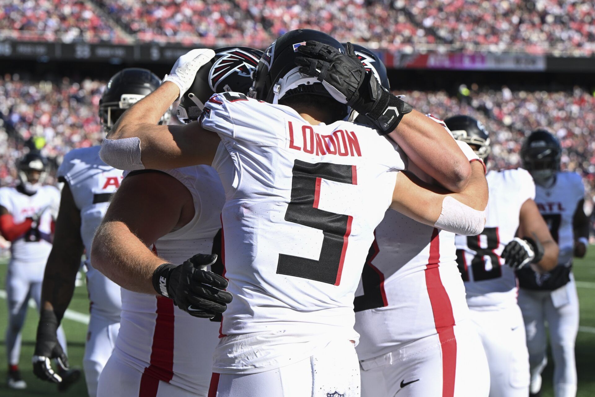 Atlanta Falcons wide receiver Drake London (5) celebrates his touchdown catch against the New England Patriots with teammates during the first quarter at Gillette Stadium.