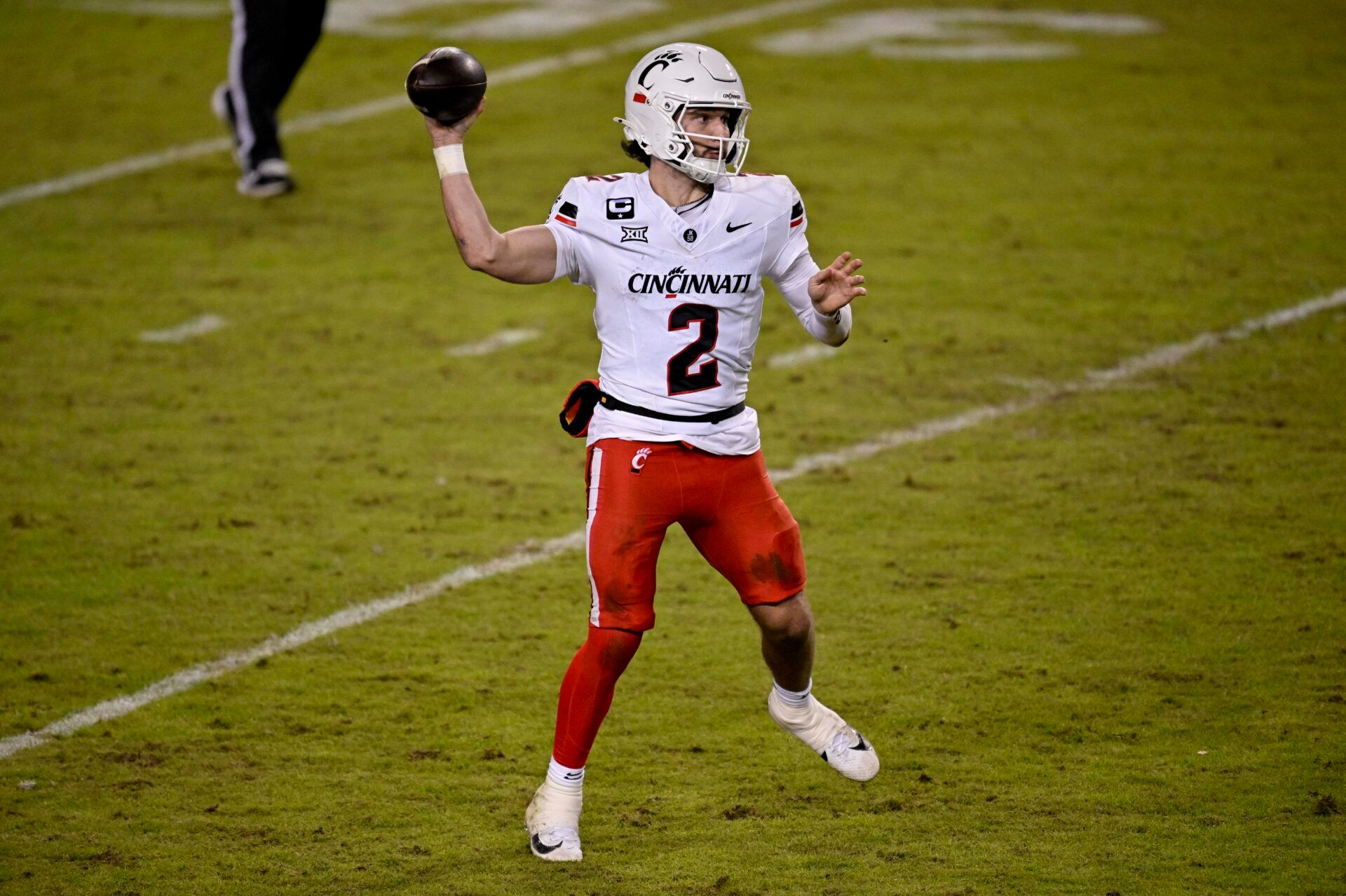 Cincinnati Bearcats quarterback Brendan Sorsby (2) throws the ball during the game between the Horned Frogs and the Bearcats at Amon G. Carter Stadium.