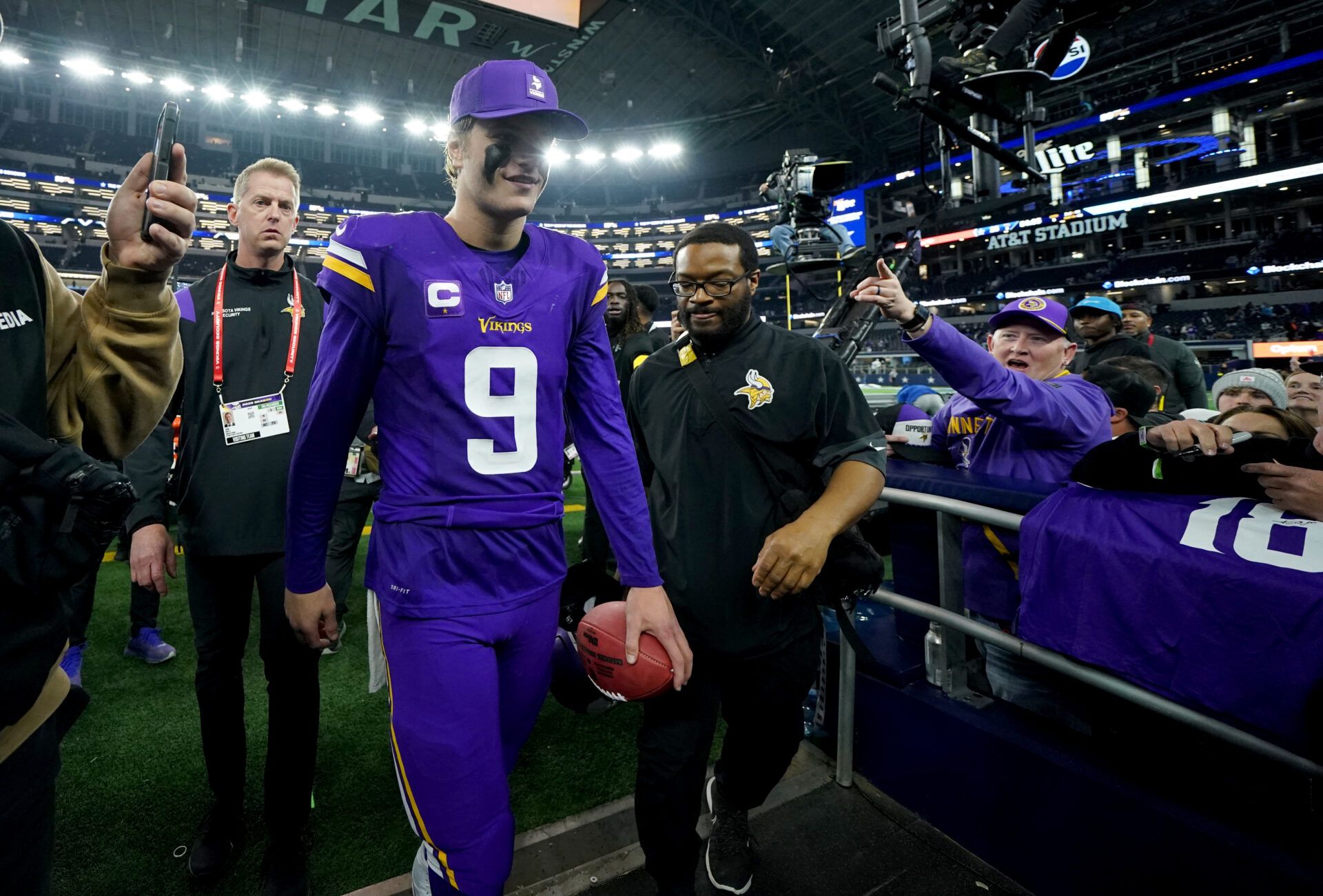 Minnesota Vikings quarterback J.J. McCarthy (9) leaves the field after a game against the Dallas Cowboys at AT&T Stadium.