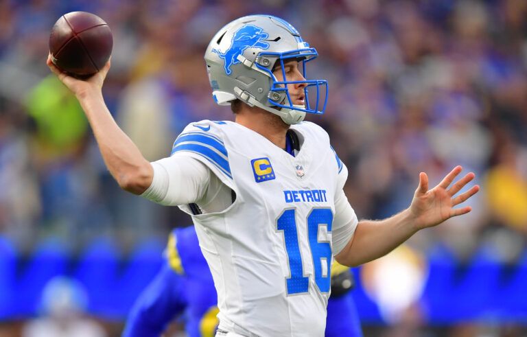 Detroit Lions quarterback Jared Goff (16) throws a pass during the second quarter against the Los Angeles Rams at SoFi Stadium.
