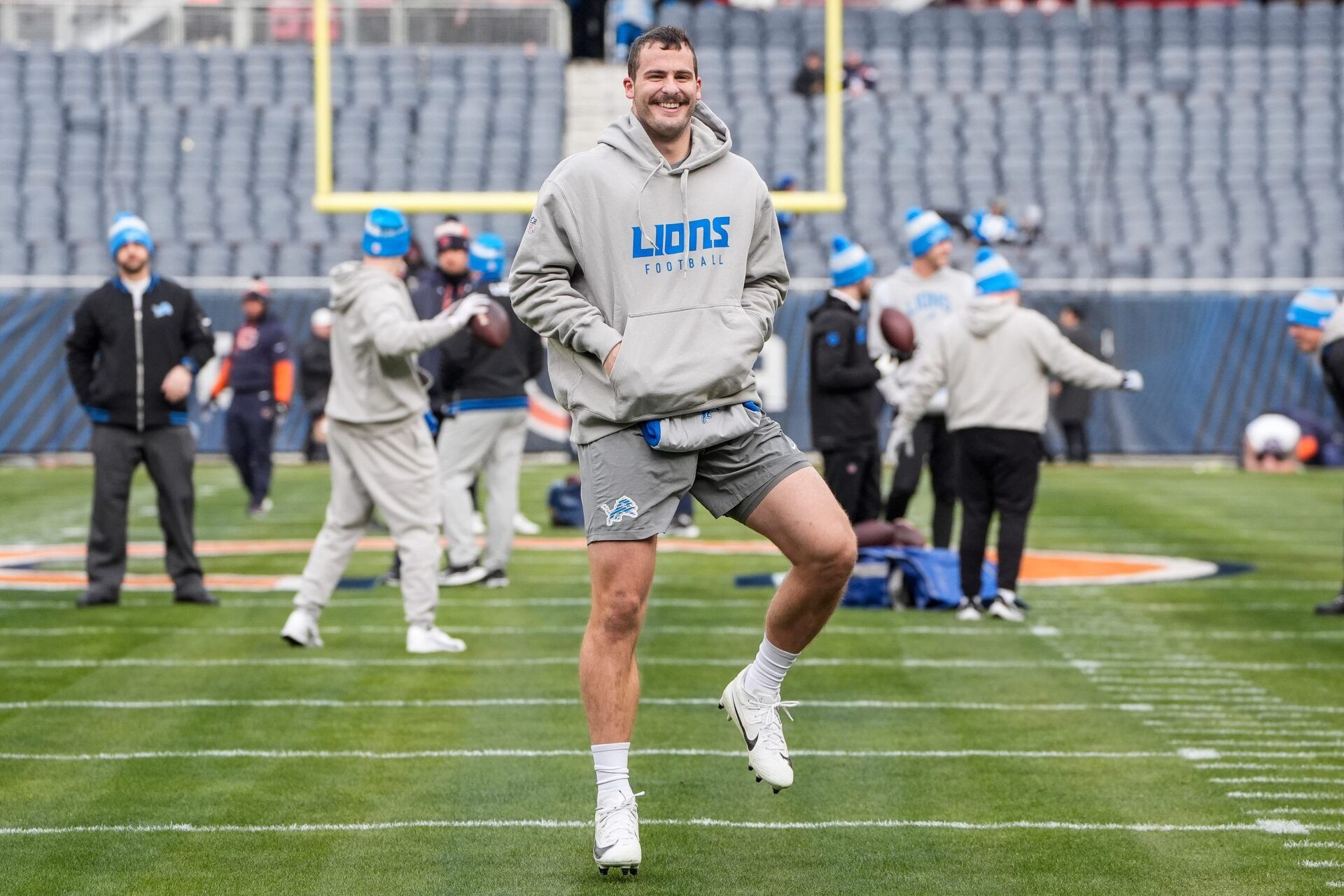 Detroit Lions tight end Sam LaPorta (87) warms up before the game between Chicago Bears and Detroit Lions at Soldier Field in Chicago, Ill. on Sunday, Dec. 22, 2024.
