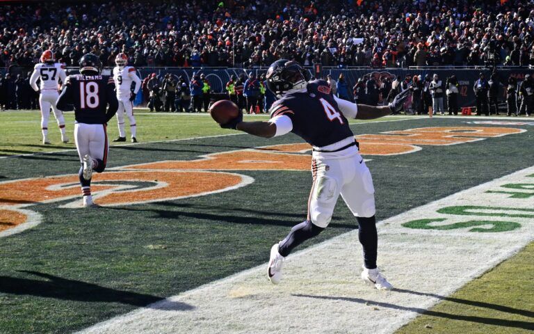 Chicago Bears running back D'Andre Swift (4) celebrates after scoring a touchdown during the first quarter against the Cleveland Browns at Soldier Field.