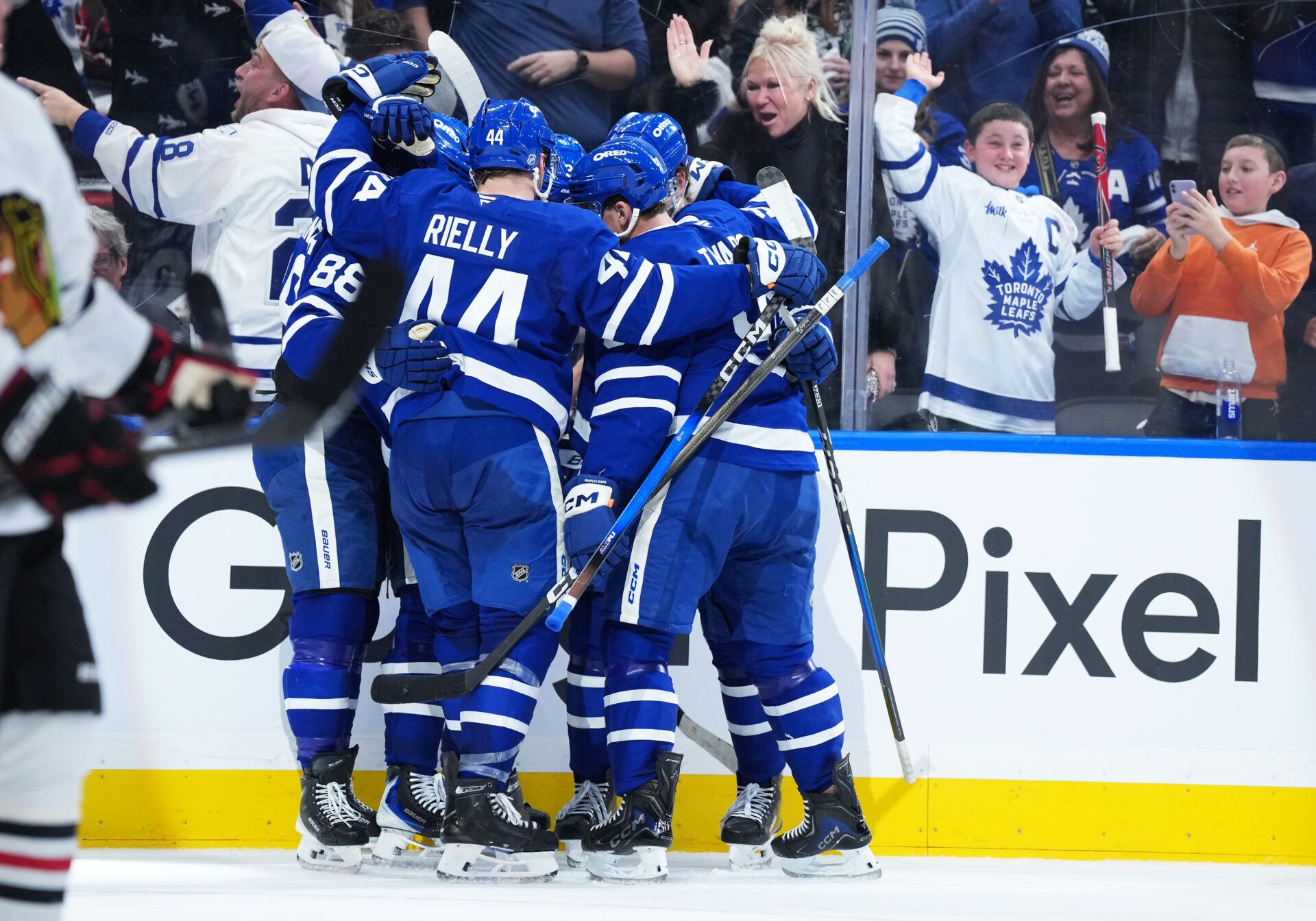The Toronto Maple Leafs players celebrate a goal by center Auston Matthews (34) (not pictured) against the Chicago Blackhawks during the third period at Scotiabank Arena.