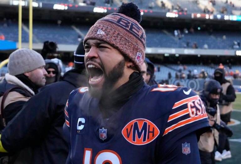 Chicago Bears quarterback Caleb Williams (18) celebrates after defeating the Cleveland Browns at Soldier Field.