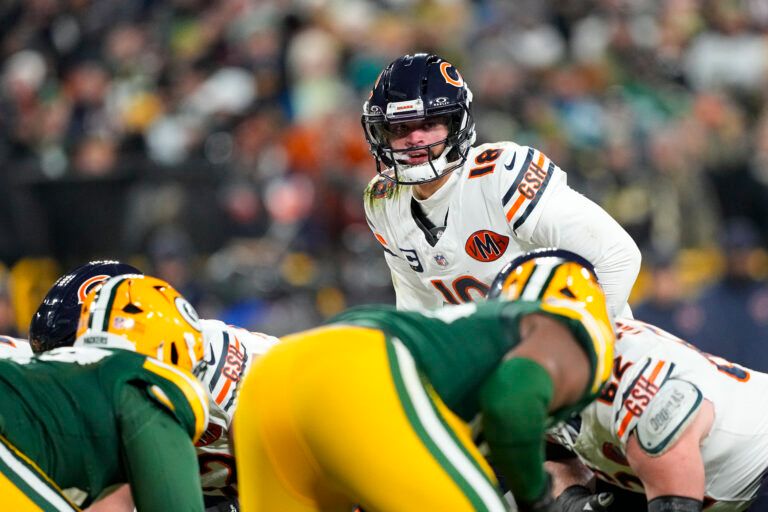 Chicago Bears quarterback Caleb Williams (18) during the game against the Green Bay Packers at Lambeau Field.