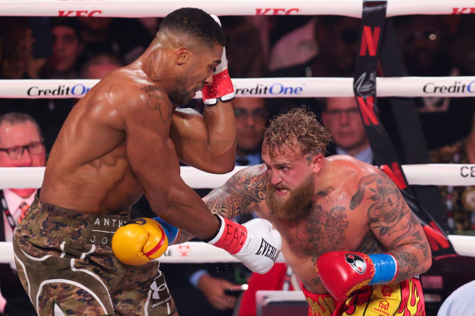 Jake Paul fights Anthony Joshua during a heavyweight boxing bout at Kayesa Center.