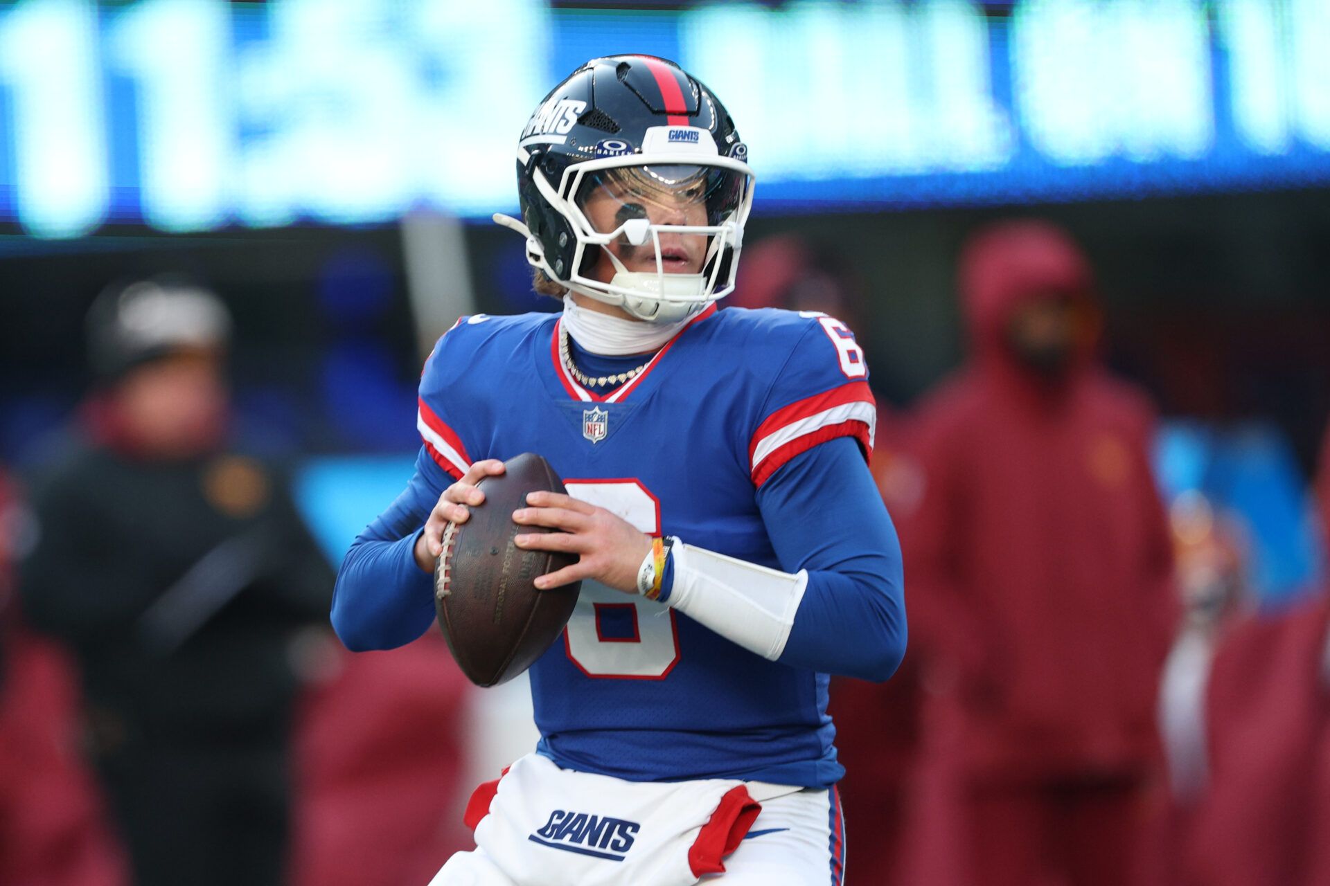 New York Giants quarterback Jaxson Dart (6) prepares to pass the ball during the fourth quarter against the Washington Commanders at MetLife Stadium.