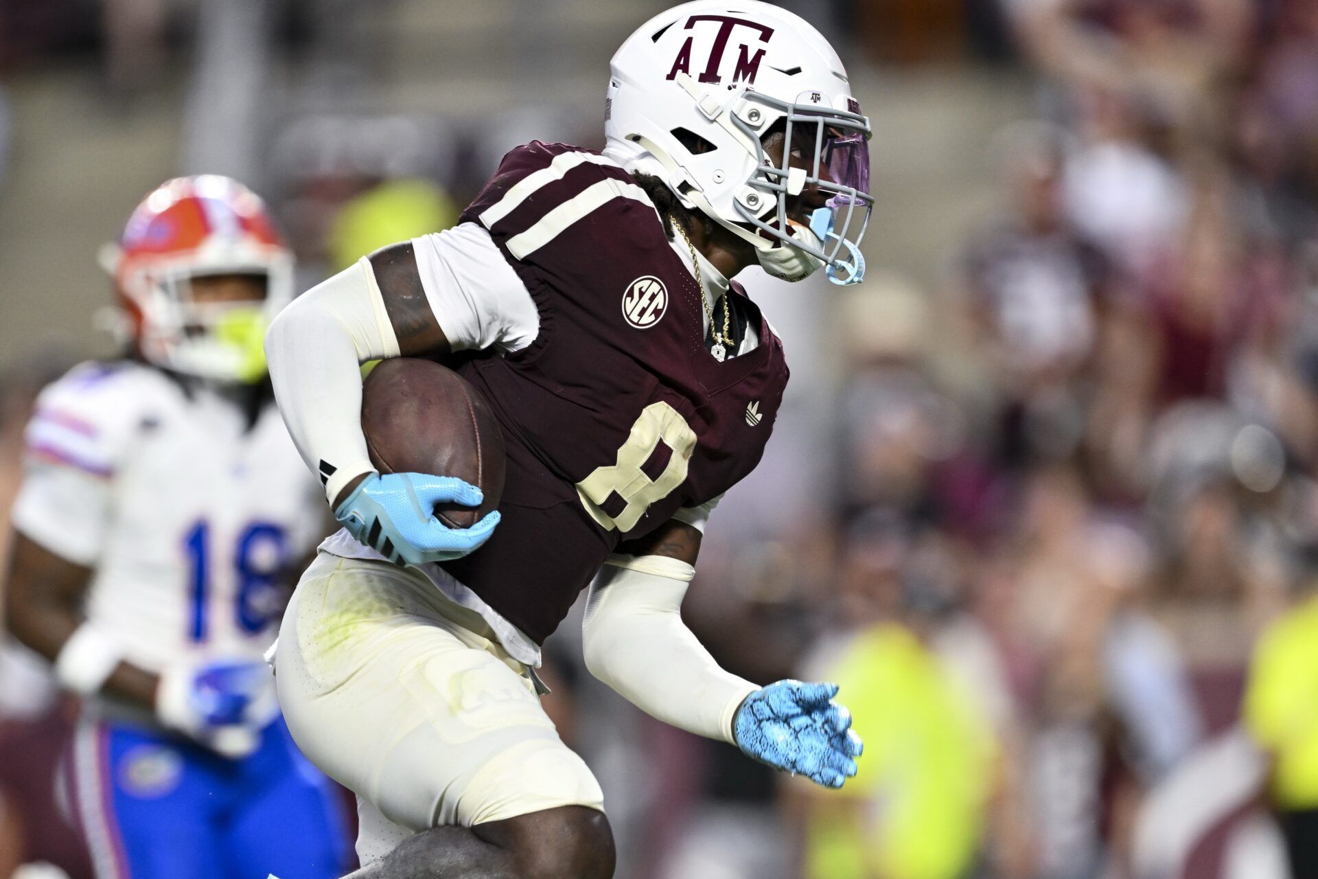 Texas A&M Aggies running back Le'Veon Moss (8) runs the ball in for a touchdown during the second quarter against the Florida Gators at Kyle Field.