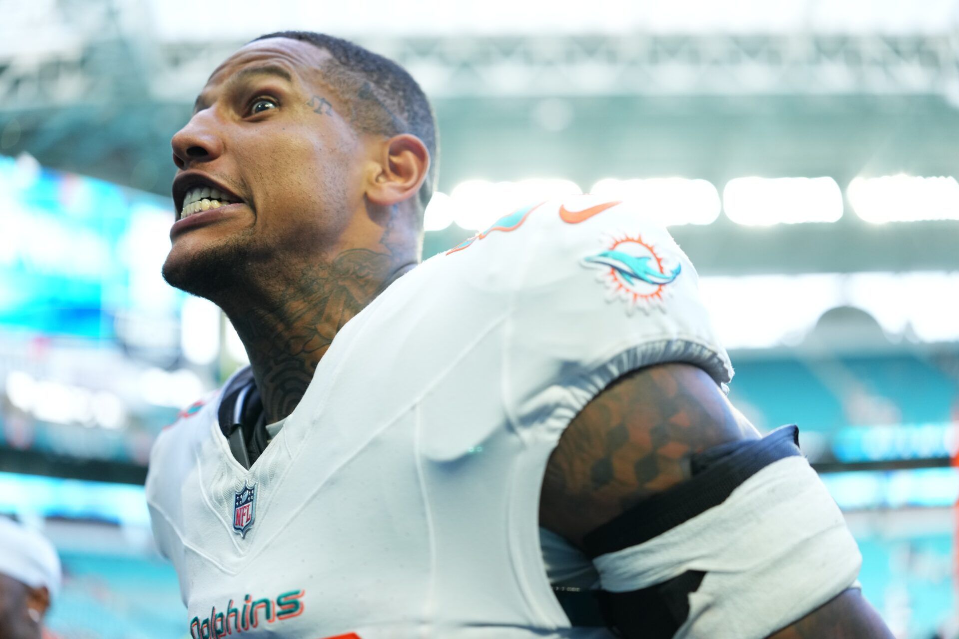 Miami Dolphins tight end Darren Waller (83) leaves the field following a game against the New Orleans Saints at Hard Rock Stadium.