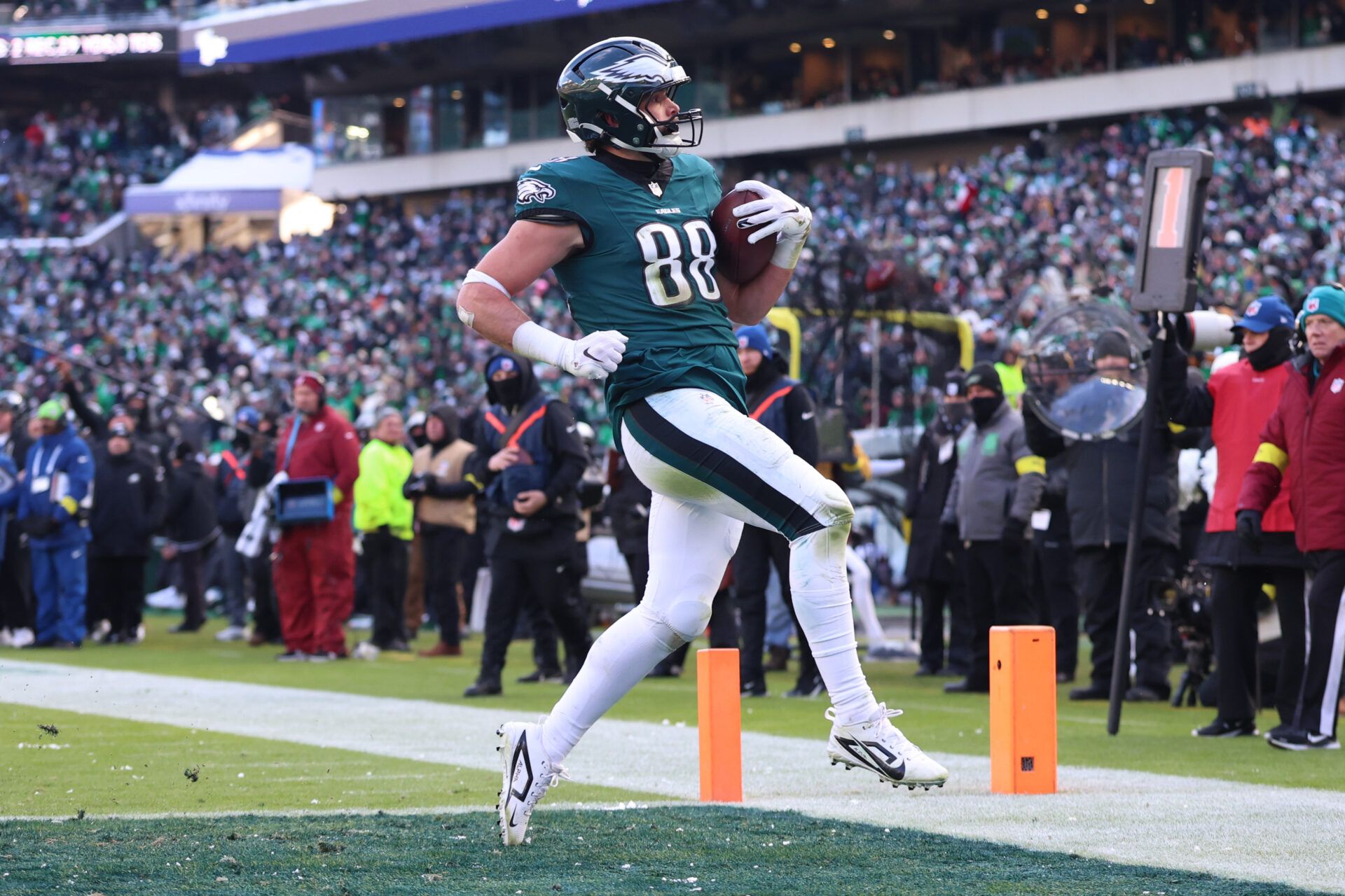 Philadelphia Eagles tight end Dallas Goedert (88) scores a touchdown during the third quarter against the Las Vegas Raiders at Lincoln Financial Field.