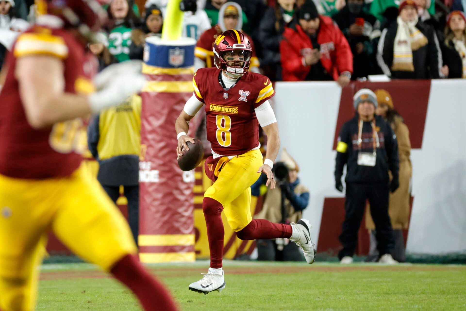 Washington Commanders quarterback Marcus Mariota (8) looks to pass against the Philadelphia Eagles during the first half at Northwest Stadium.
