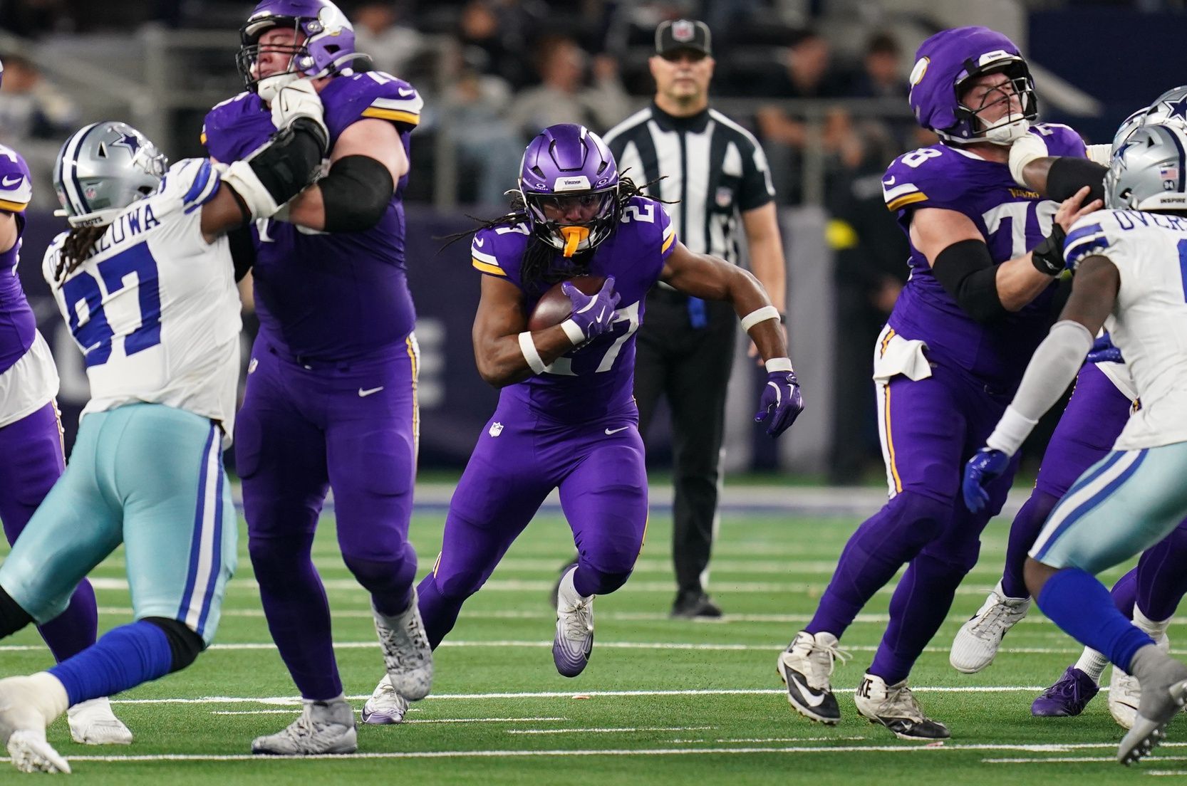 Minnesota Vikings running back Jordan Mason (27) runs during the second half against the Dallas Cowboys at AT&T Stadium.