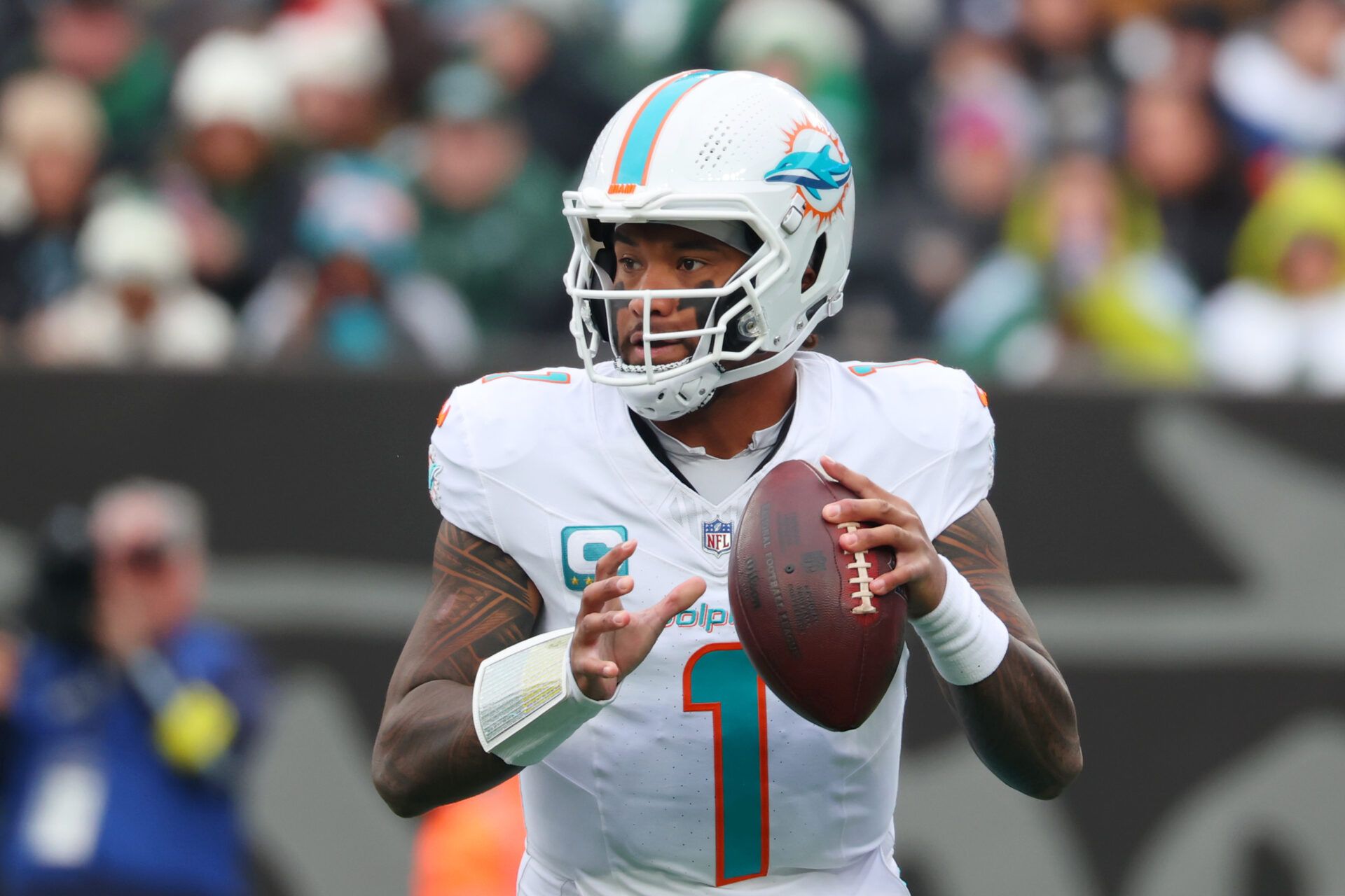 Miami Dolphins quarterback Tua Tagovailoa (1) looks to pass the ball against the New York Jets during the first half at MetLife Stadium.