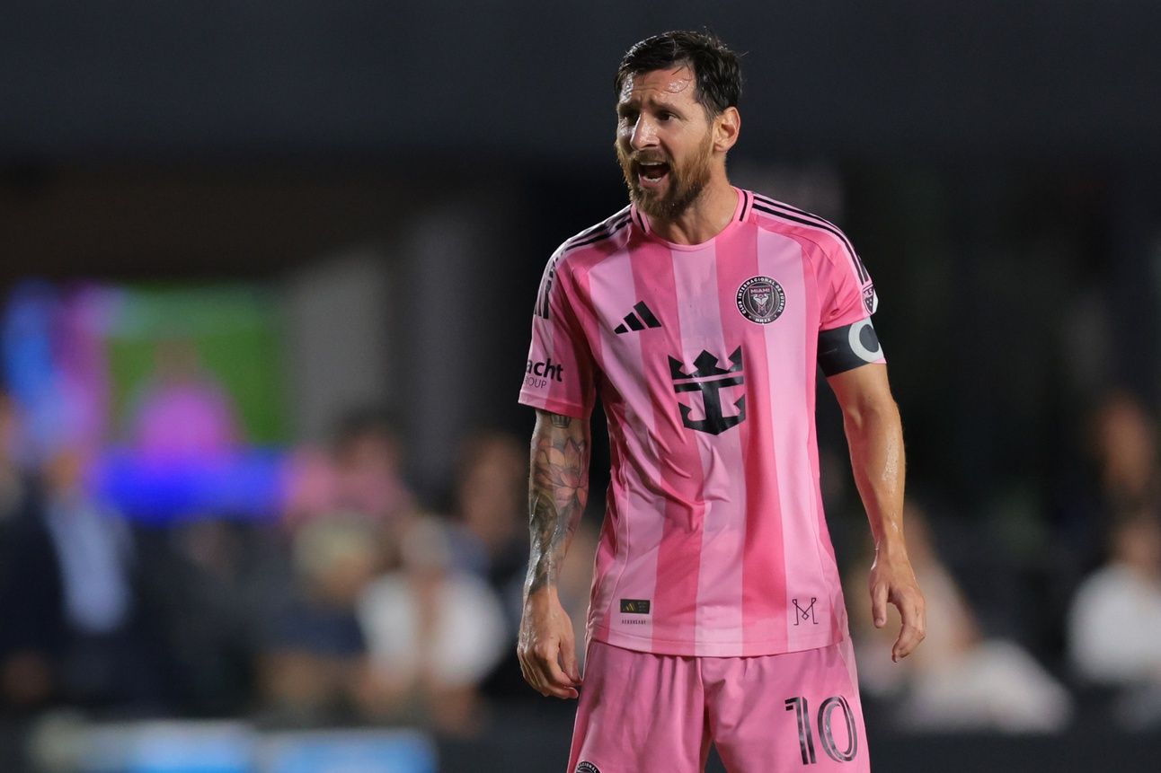 Inter Miami CF forward Lionel Messi (10) talks to his teammates against Nashville SC during the second half at Chase Stadium.