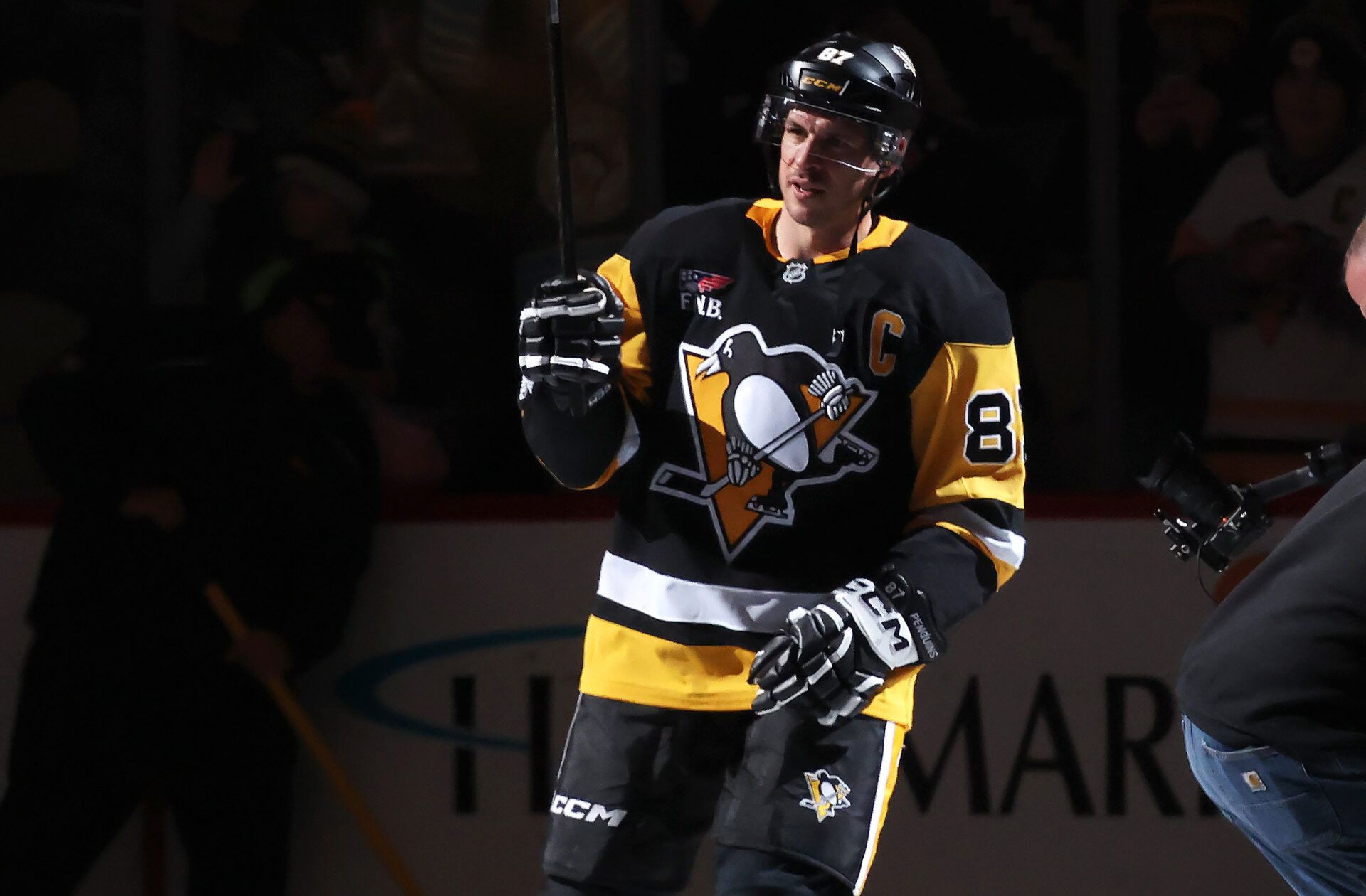 Pittsburgh Penguins center Sidney Crosby (87) is named the number one star of the game after a shootout victory over the Montréal Canadiens at PPG Paints Arena.