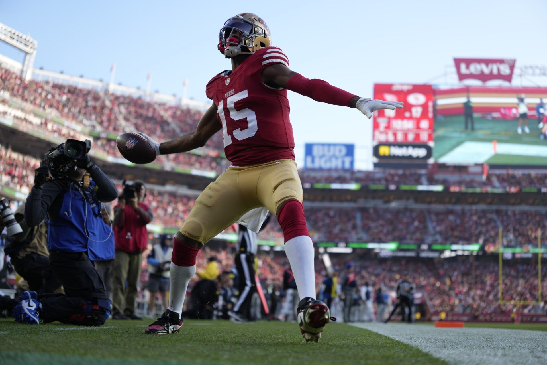 San Francisco 49ers wide receiver Jauan Jennings (15) celebrates scoring a touchdown against Tennessee Titans during the third quarter at Levi's Stadium.