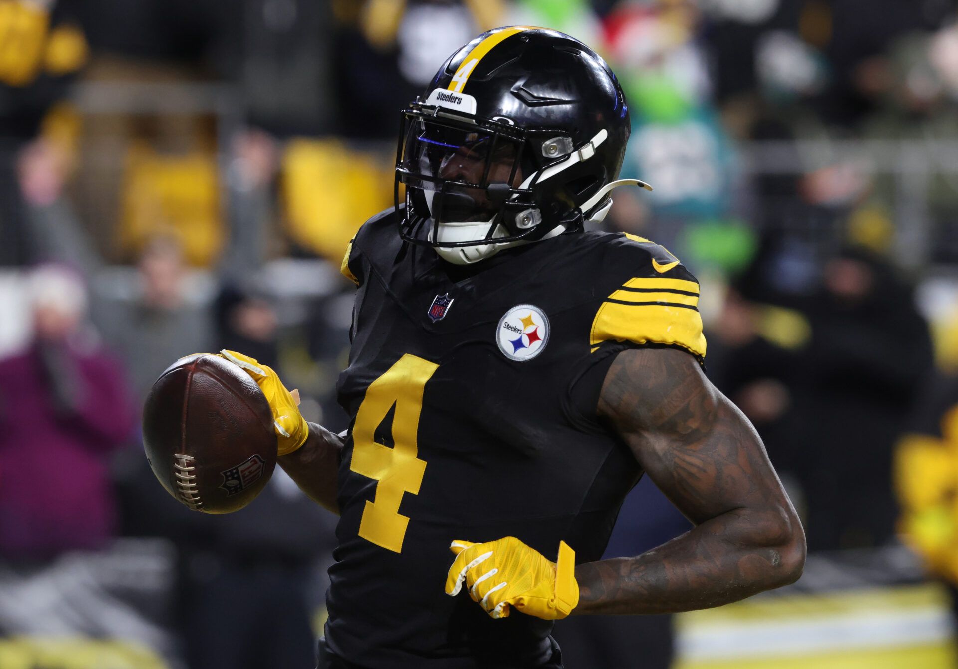 Pittsburgh Steelers wide receiver DK Metcalf (4) scores a touchdown in the third quarter against the Miami Dolphins at Acrisure Stadium.